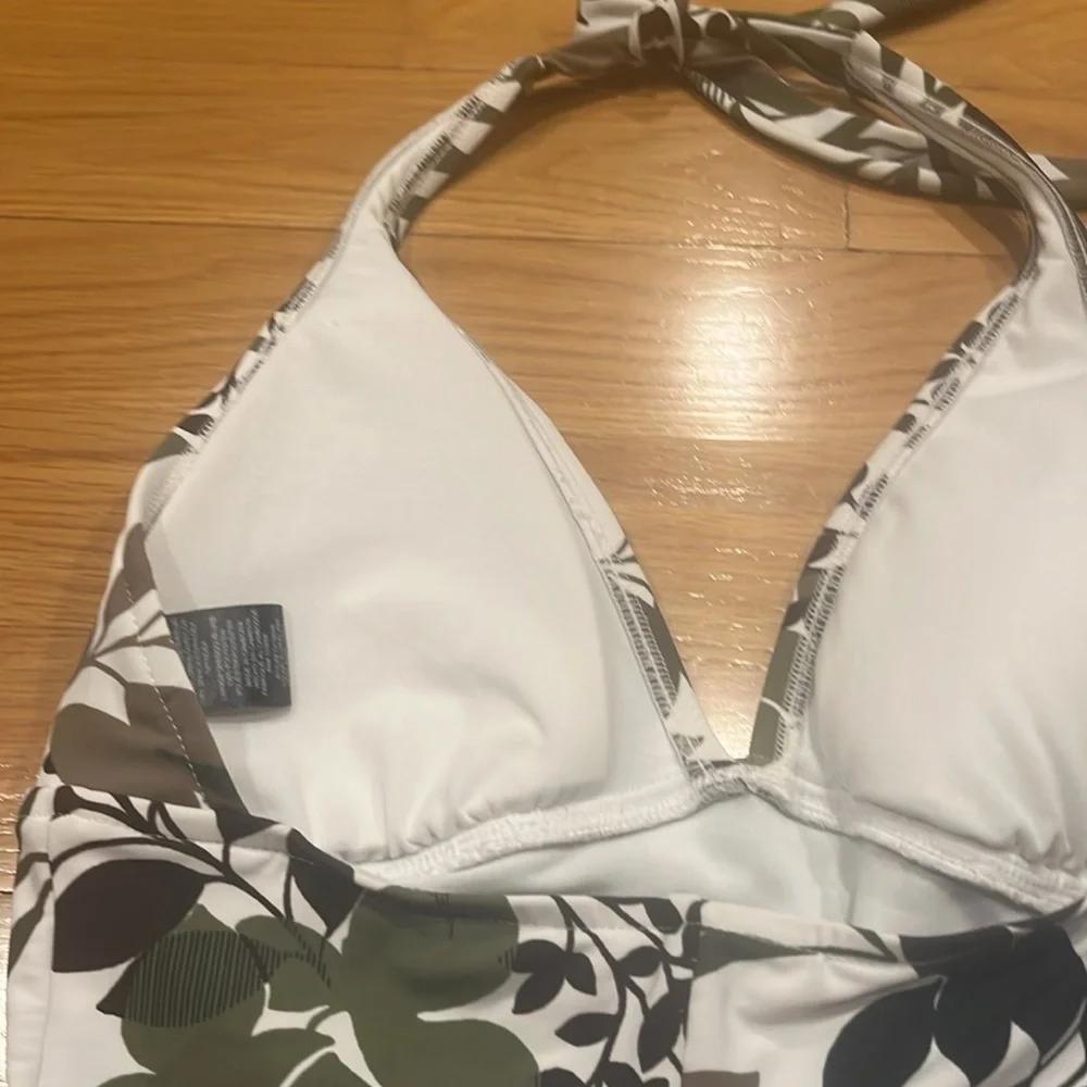 Catalina women’s one pieces swimsuit size large (12/14).